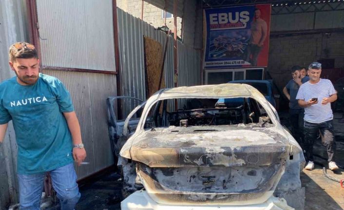 Tamir atölyesindeki otomobilde çıkan yangında iş yeri ve 2 araç zarar gördü