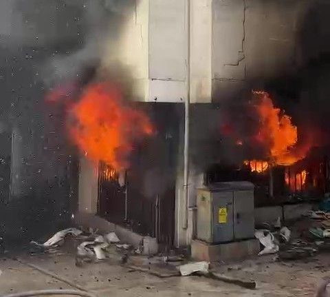 Tarihi çarşıdaki yangında çevre işyerleri tahliye edildi