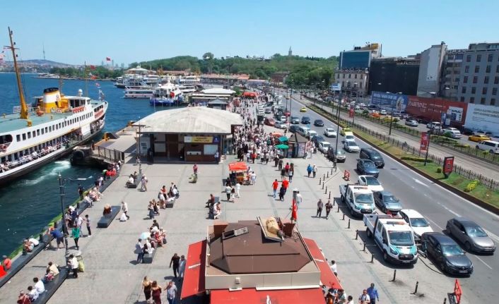 Tarihi Eminönü’nde bayram yoğunluğu