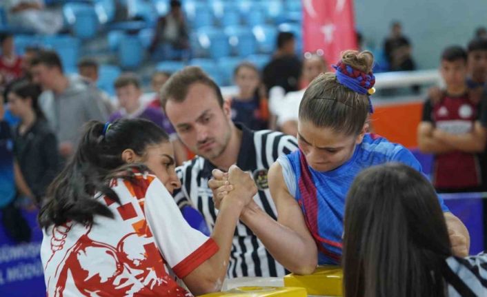Taşımalı köy okulu öğrencisi Antalyalı Ayşe, Türkiye şampiyonu oldu