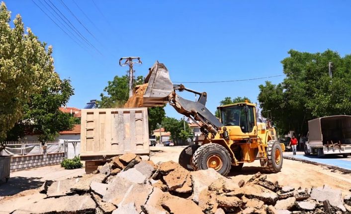 Tavas - Bağlar yolu alt yapı çalışması nedeniyle 2 gün trafiğe kapatıldı