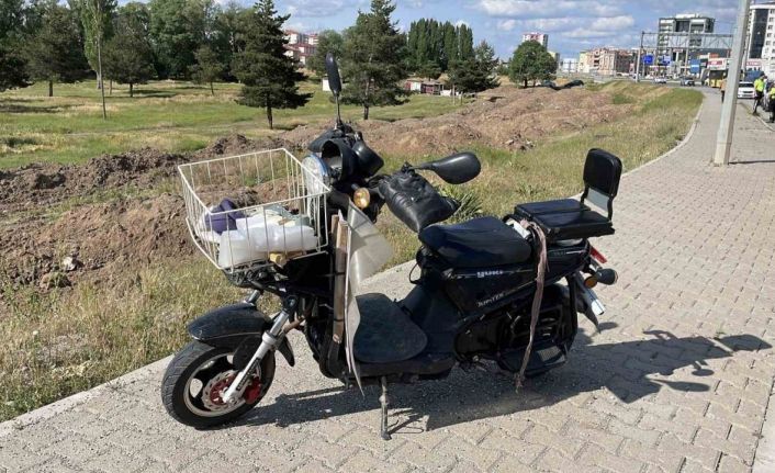 Tırın çarptığı elektrikli motosiklet sürücüsü ağır yaralandı