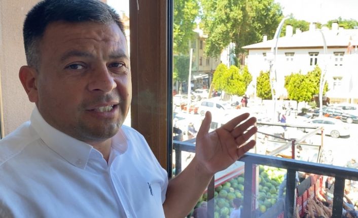 Tokatlı üreticiden halka ikram karpuzlar yarım saatte bitti