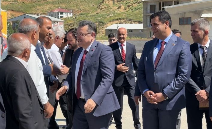 Trabzon Büyükşehir Belediye Başkanı Genç, Yüksekova’da