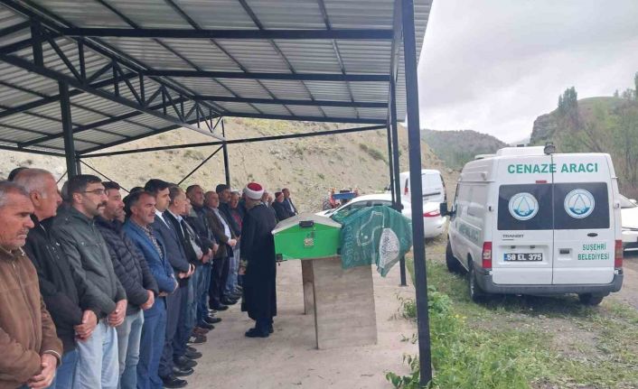 Traktör kazasında ölü bulunan çift son yolculuğuna uğurlandı