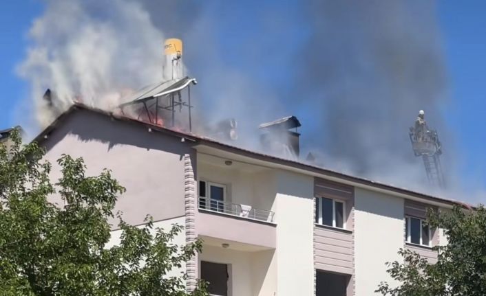 Tunceli’de bina çatısında çıkan yangın söndürüldü