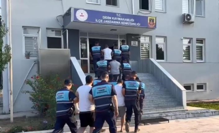 Tur otobüsüne saldıran beş şüpheli tutuklandı