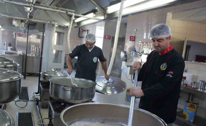 Turgutlu’da ’Sizden gelen bağışlarla aş olalım sofralara’ kampanyası devam ediyor