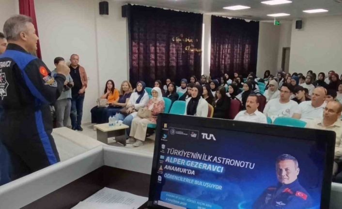 Türkiye’nin ilk astronotu Alper Gezeravcı, Anamur’da öğrencilerle buluştu