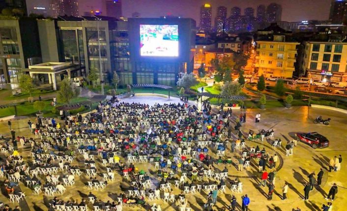 Ümraniye Belediye Meydanı yeni buluşma noktası haline geldi