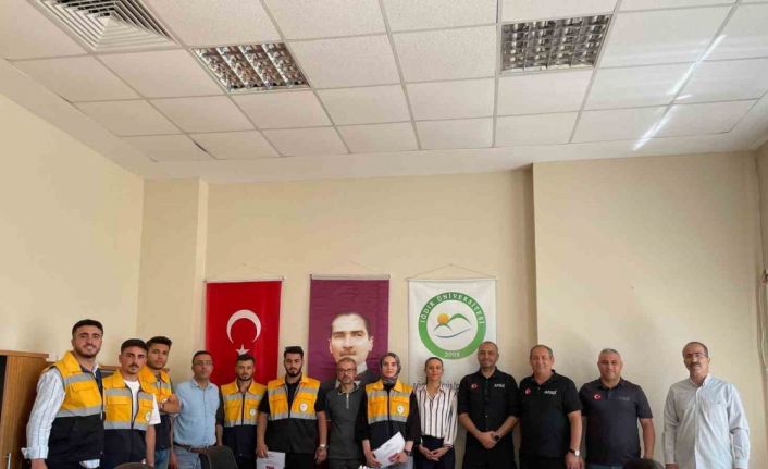 Üniversite ile İl Afet Ve Acil Durum Müdürlüğü arasında AFAD destek gönüllüsü kimlik dağıtım töreni gerçekleştirildi