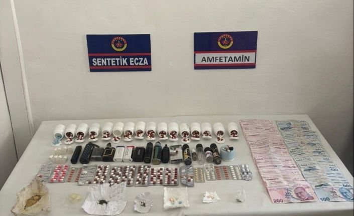 Uyuşturucu operasyonunda yüklü miktarda hap ve nakit para ele geçirildi