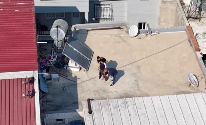 Uyuşturucuyu tuvalete atıp kaçmaya çalışan şüpheli dron takibi ile yakalandı