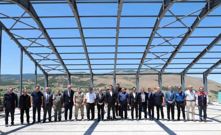 Vali Aydoğdu, Refahiye’de "Çok Amaçlı Salon" inşaatını inceledi