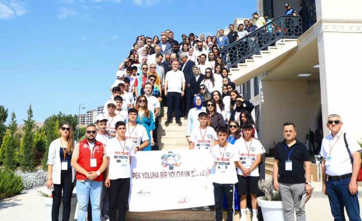 Vali Hatipoğlu, öğrencilerle bir araya geldi