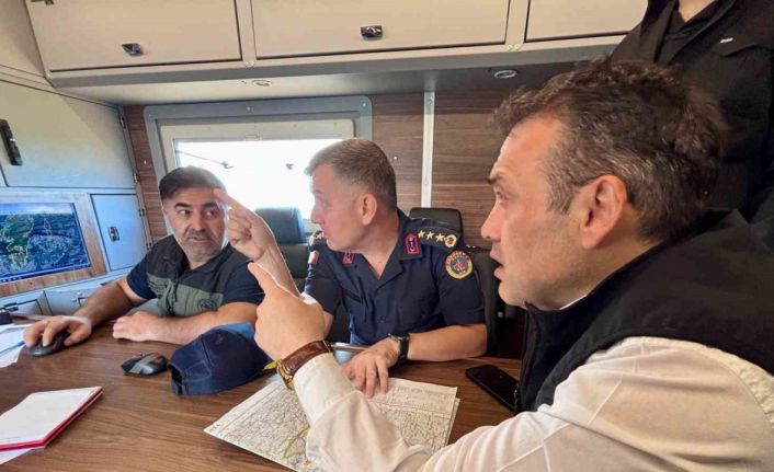 Vali Sözer, 2 bin hektar alanda yangının devam ettiğini açıkladı