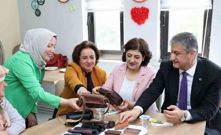 Vali Yavuz Aile Destek Merkezinde kadınlarla buluştu