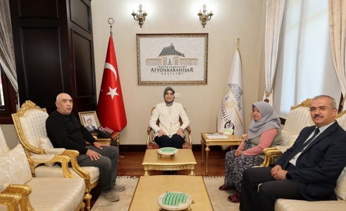 Vali Yiğitbaşı, şehit ailesini makamında ağırladı