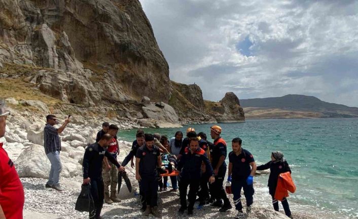 Van Gölü’ne giren 14 yaşındaki çocuk akıntıya kapılarak boğuldu