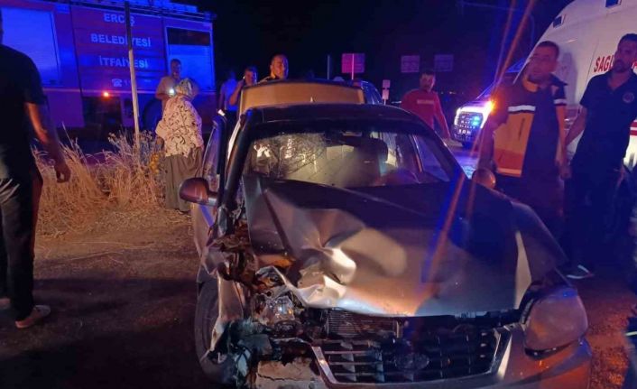 Van’da 2 otomobil çarpıştı: 9 yaralı