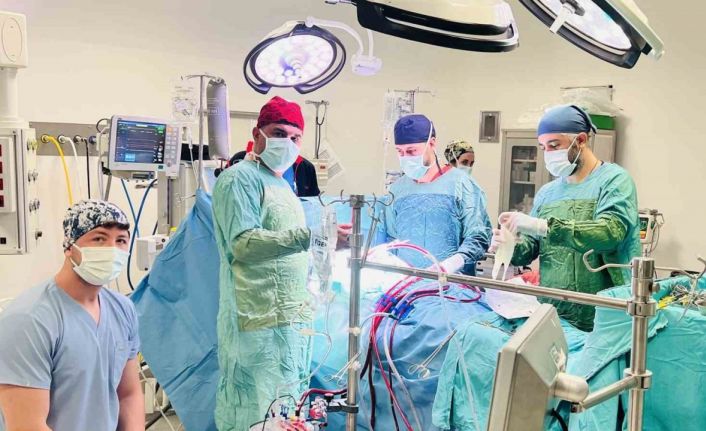 Van’daki Kalp Merkezinde bininci açık kalp ameliyatı başarıyla yapıldı
