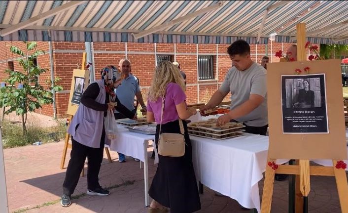 Vefat eden Anadolu Üniversitesi öğrencisi Fatma Baran için fakültesinde helva dağıtıldı