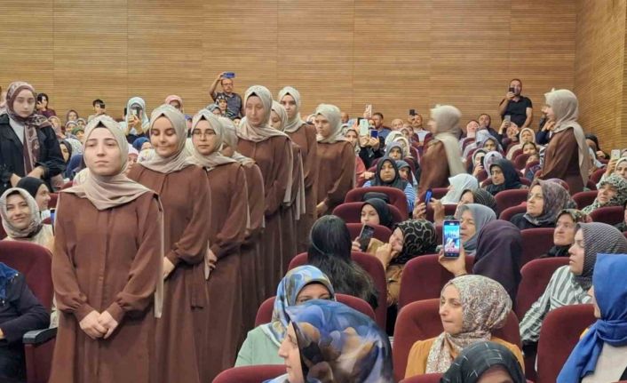 Vezirköprü’de 34 kadın kursiyer hafızlık belgesi aldı