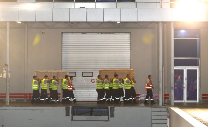 Yekaterinburg’da öldürülen Azerbaycanlı kardeşlerin cenazeleri Bakü’ye getirildi