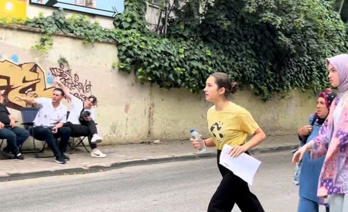 YKS’de dakikalarla yarış film sahnesini aratmadı 1 dakika kalaböyleyetişti