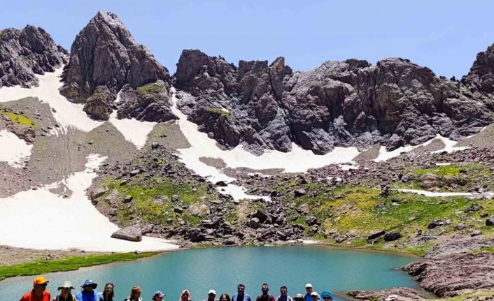 Yüksekova’nın doğası turistleri büyüledi