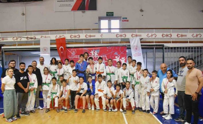 Yunusemreli judocular Mardin biletini 19 madalya ile aldı