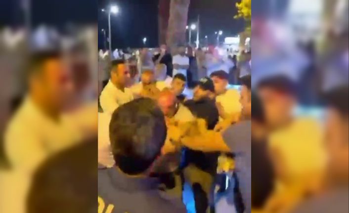 Zabıta memurlarıyla seyyar satıcılar böyle kavgaya tutuştu