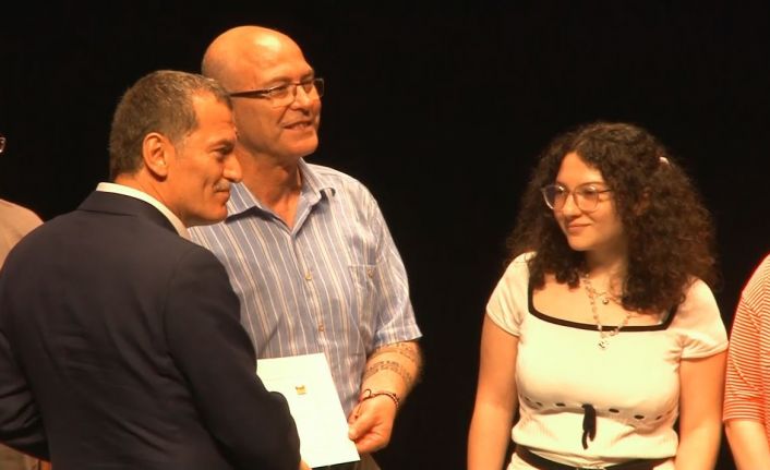 Zeytinburnu Kültür Sanat Merkezi kursiyerleri mezun oldu