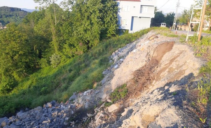 Zonguldak’ta 20 köyü birbirine bağlayan yolda yeni heyelan riski