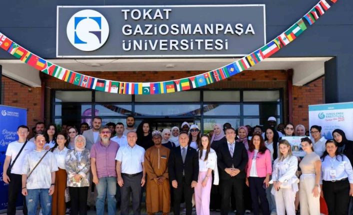 13 ülkeden 19 öğrenci Türkçe ve Türk kültürüyle buluştu