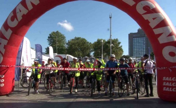 15 Temmuz kutlamalarında 500 sporcu bisikletle boğaz köprüsünü geçti