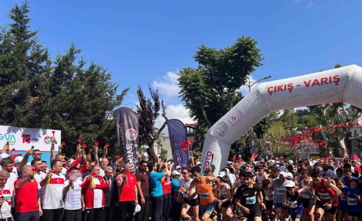 15 Temmuz şehitlerini anmak için Çengelköy 5. Vatan Koşusu’nda koştular