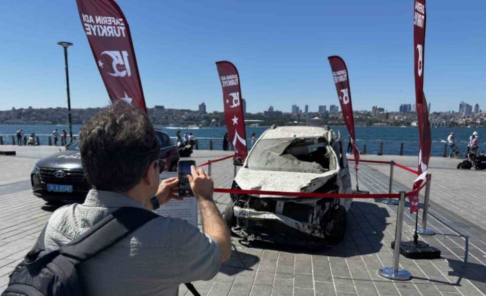 15 Temmuz’da tankın ezdiği otomobil Üsküdar’da sergileniyor