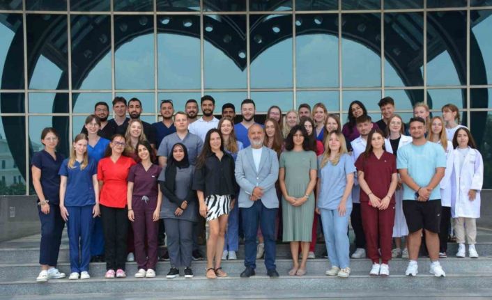 17 ülkeden gelen tıp ve eczacılık öğrencileri, Kıbrıs’ta buluştu