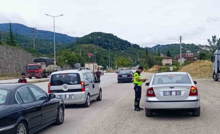 2 bin 44 araç sürücüsüne cezai işlem uygulandı