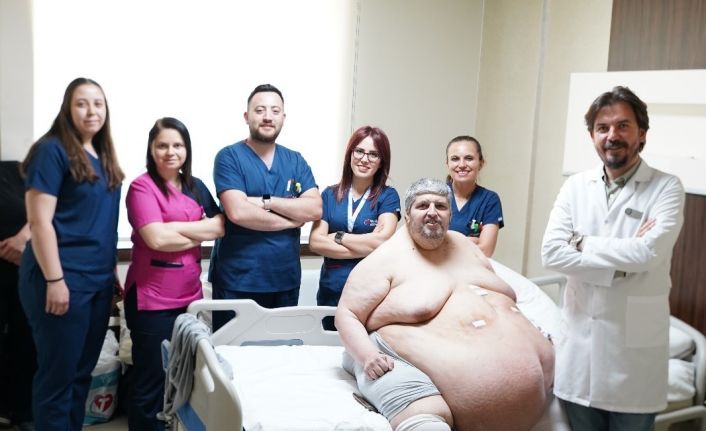 310 kiloluk hasta, sedyede geldiği hastaneden yürüyerek çıktı