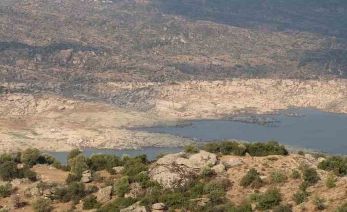 350 milyon metreküp depolama hacmine sahip Adnan Menderes Barajı’nda doluluk seviyesi yüzde 12’ye düştü