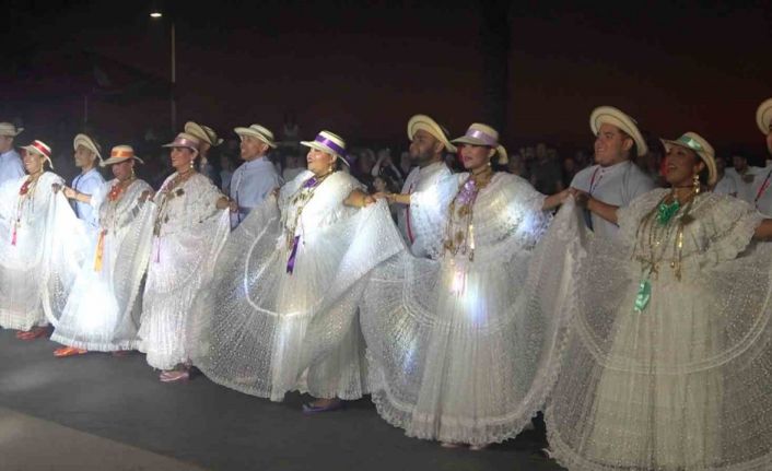 38. TUFAG Uluslararası Halk Dansları Festivali renkli görüntülerle başladı