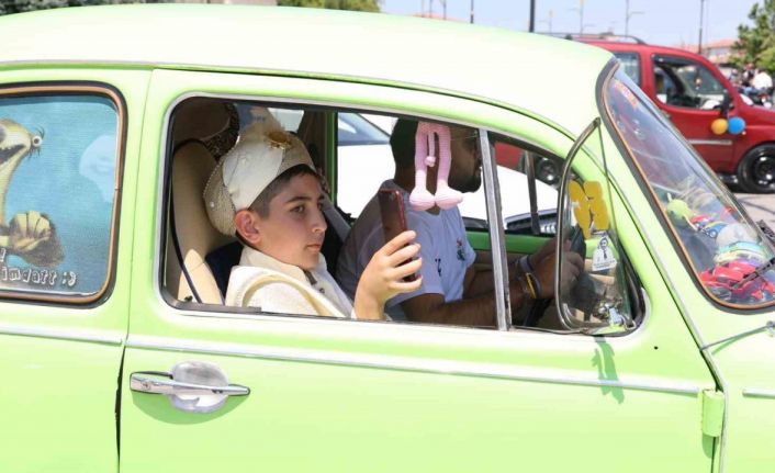 529 yıllık sünnet geleneği Sivas’ta yaşatıldı, 34 çocuk doyasıya eğlendi