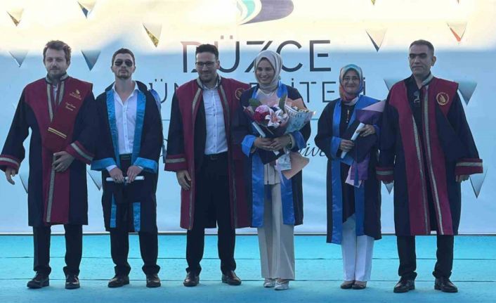 53 yaşında üniversiteden mezun oldu: Bölümü birincilikle bitirdi