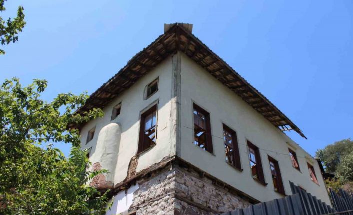 6 yıldır kapalı olan tarihi camide bekleyiş sona erdi