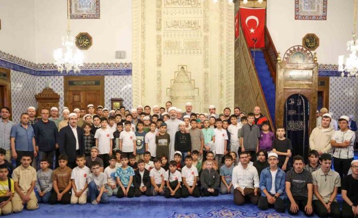 90 bin camide şehitler için dua edildi