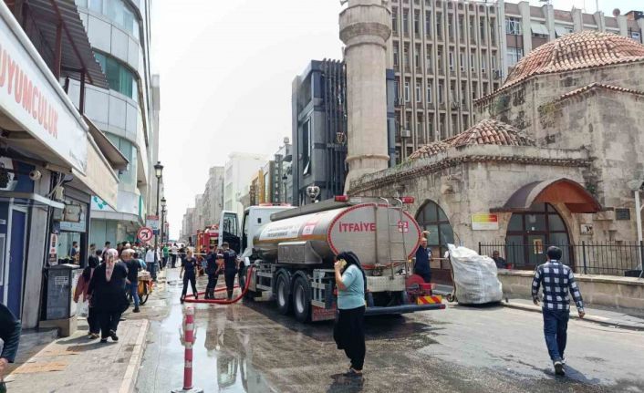 Adana’da kuyumcudaki yangın paniğe neden oldu