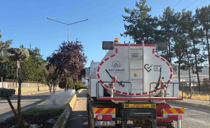 Adıyaman Belediyesi’nden yaz aylarında yeşil alanlara özel bakım
