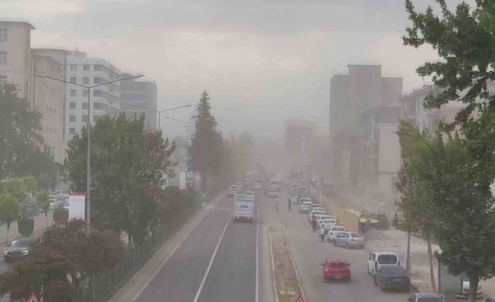Adıyaman’da önce toz taşınımı sonra yağmur etkili oldu